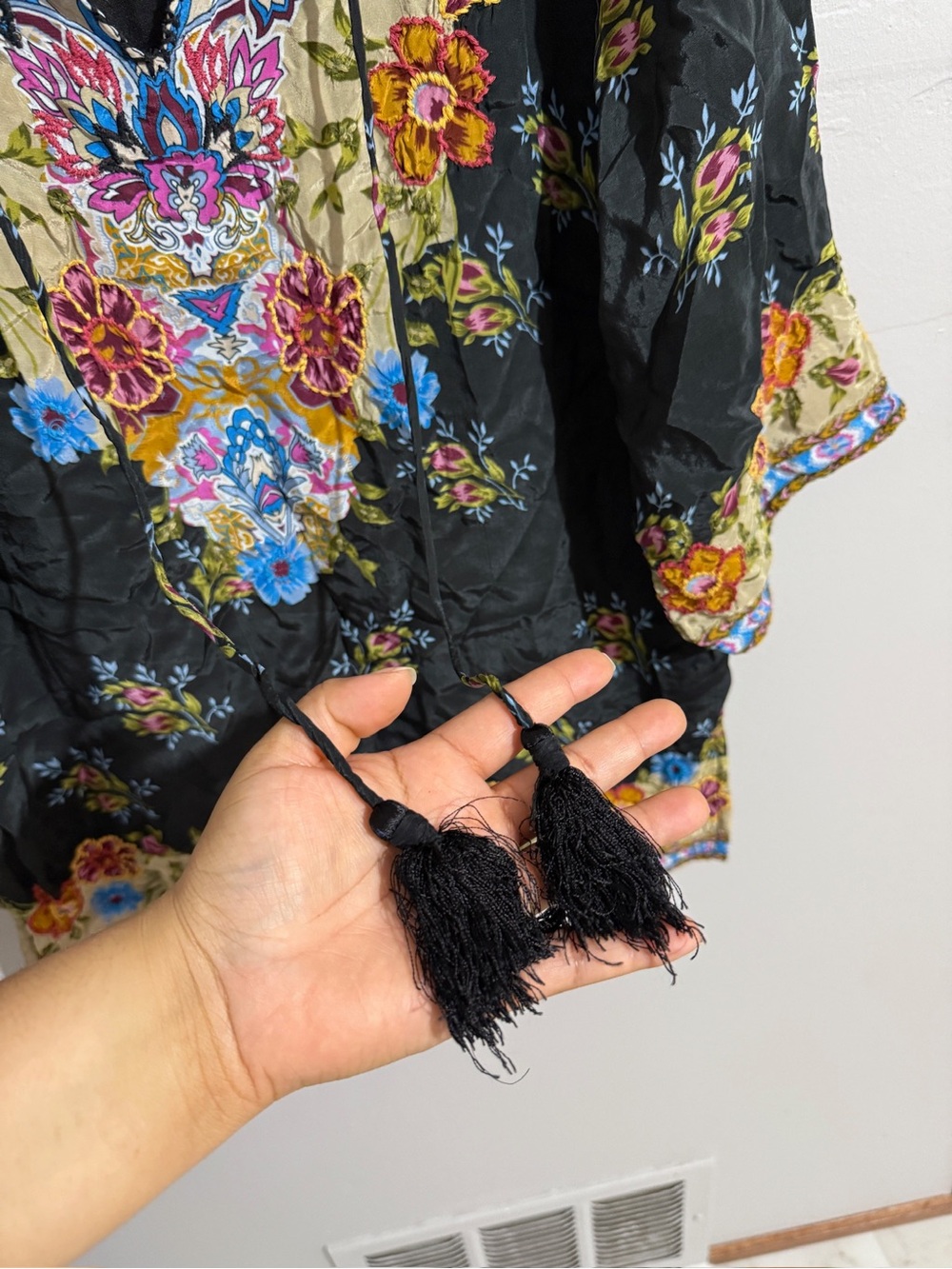 Tolani Top Womens Medium Floral Boho Black Tassel V Neck Blouse Embroidered - Picture 6 of 10